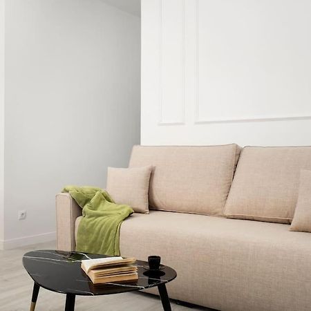Newly Refurbished Modern 2-Bed Apartment In Heart Of Torremolinos Eksteriør billede