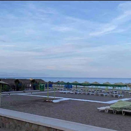 Newly Refurbished Modern 2-Bed Apartment In Heart Of Torremolinos Eksteriør billede
