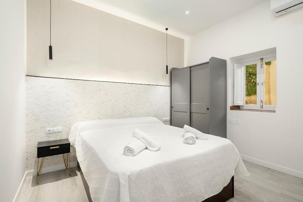 Newly Refurbished Modern 2-Bed Apartment In Heart Of Torremolinos Eksteriør billede