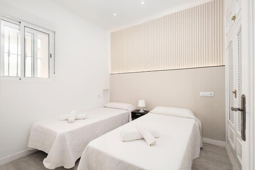 Newly Refurbished Modern 2-Bed Apartment In Heart Of Torremolinos Eksteriør billede
