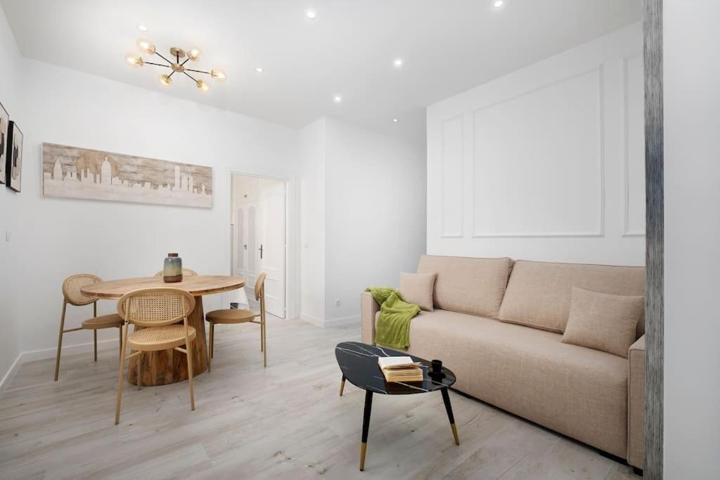 Newly Refurbished Modern 2-Bed Apartment In Heart Of Torremolinos Eksteriør billede