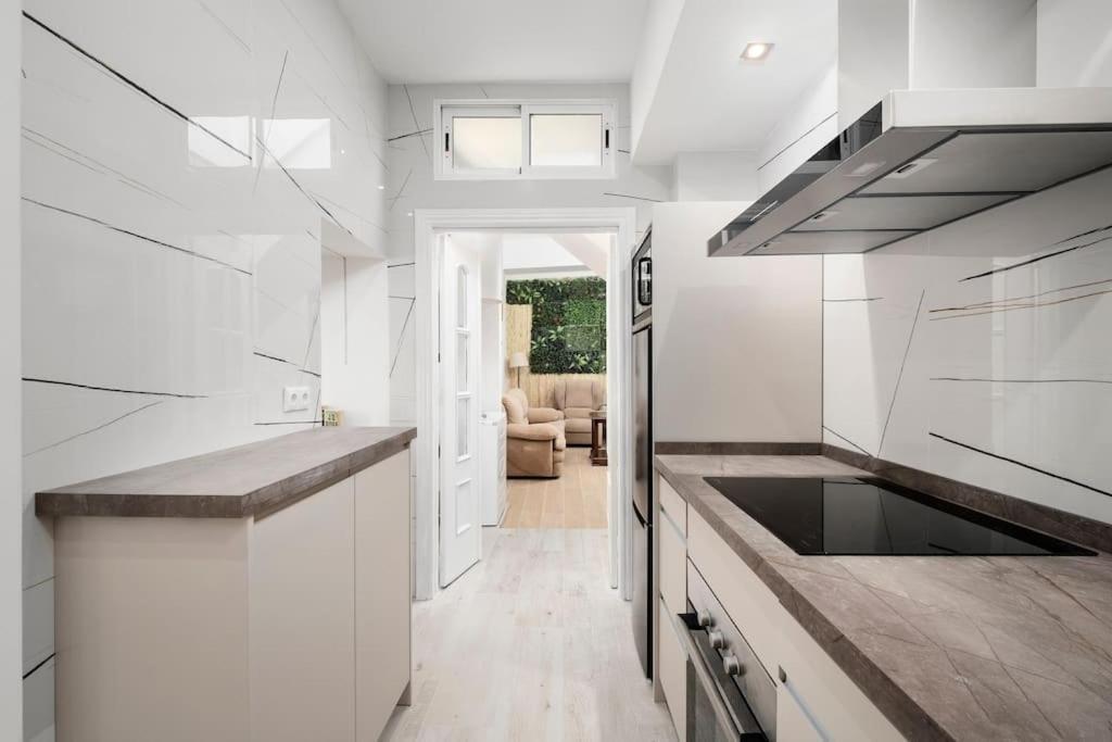 Newly Refurbished Modern 2-Bed Apartment In Heart Of Torremolinos Eksteriør billede